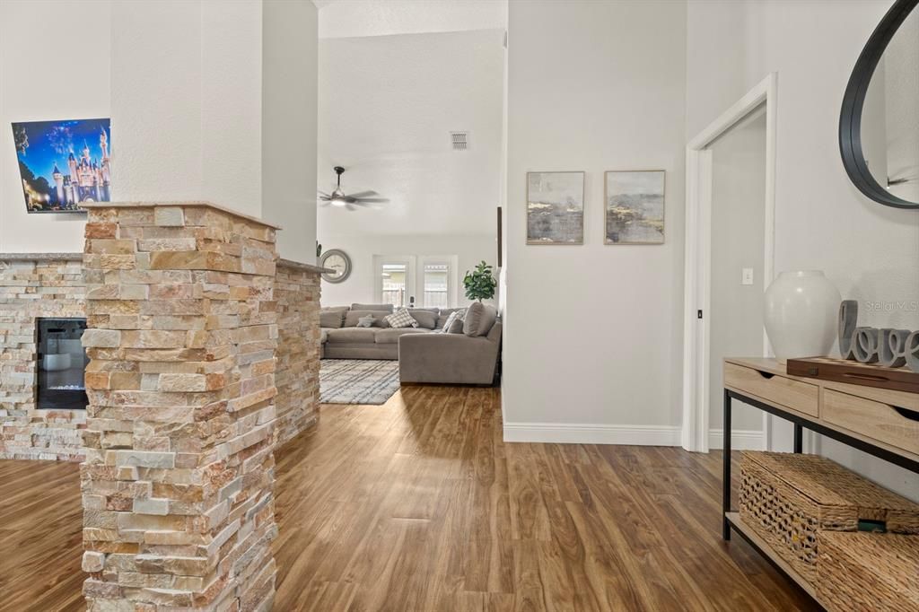 На продажу: $564,900 (4 спален, 2 ванн, 2426 Квадратных фут)