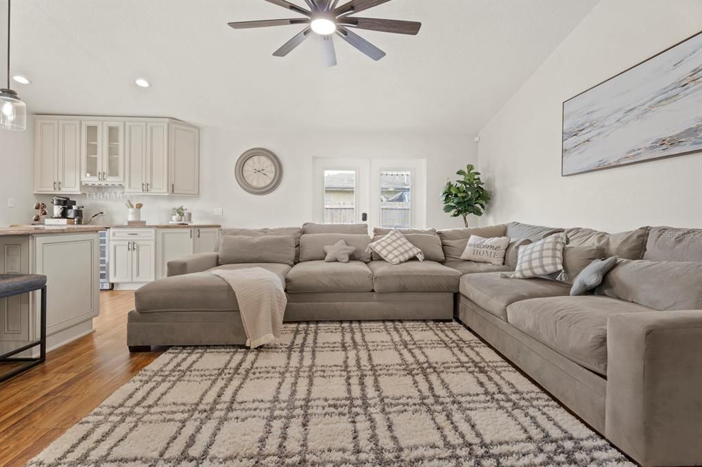 На продажу: $564,900 (4 спален, 2 ванн, 2426 Квадратных фут)