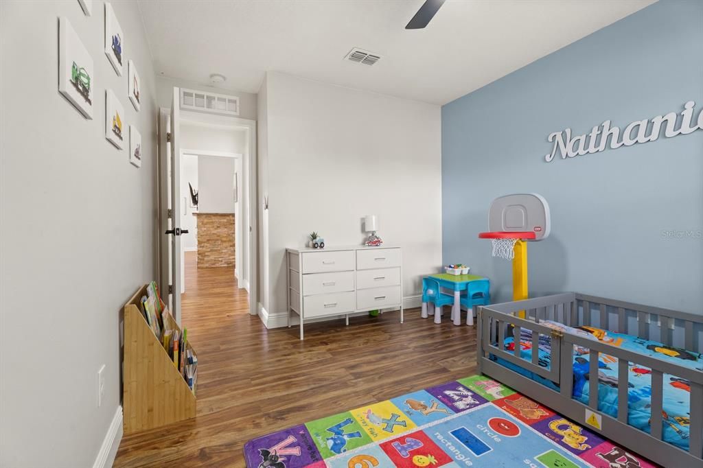 На продажу: $564,900 (4 спален, 2 ванн, 2426 Квадратных фут)