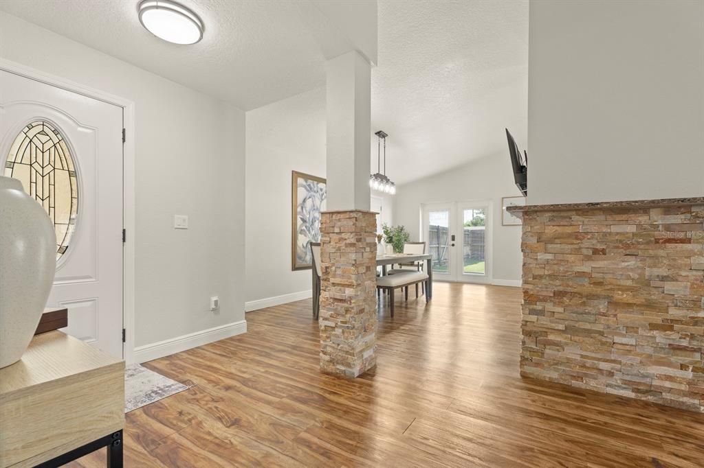 На продажу: $564,900 (4 спален, 2 ванн, 2426 Квадратных фут)