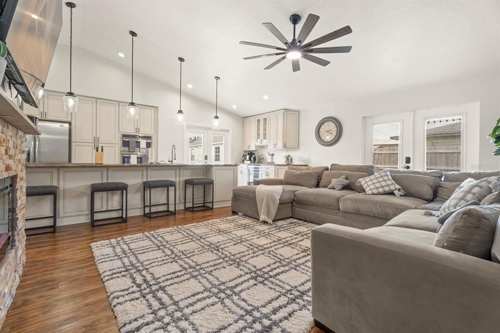 На продажу: $564,900 (4 спален, 2 ванн, 2426 Квадратных фут)