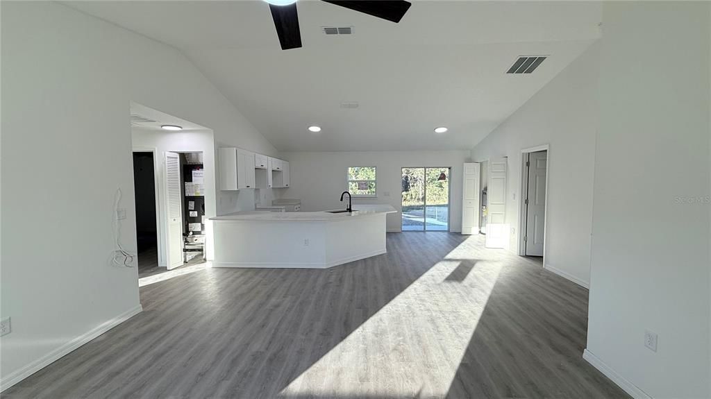 For Sale: $253,800 (3 beds, 2 baths, 1394 Square Feet)