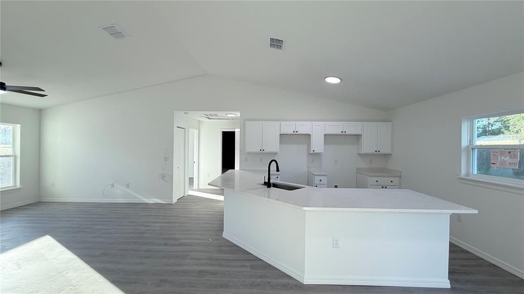 For Sale: $253,800 (3 beds, 2 baths, 1394 Square Feet)