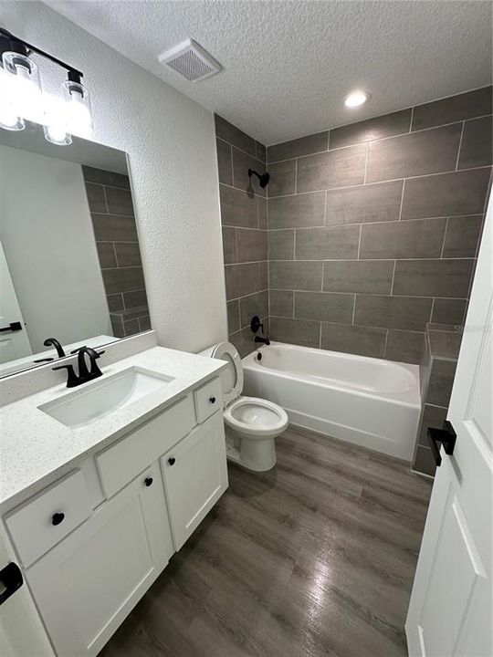 For Sale: $253,800 (3 beds, 2 baths, 1394 Square Feet)