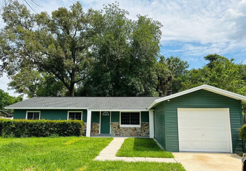 Recently Rented: $1,825 (3 beds, 1 baths, 1400 Square Feet)