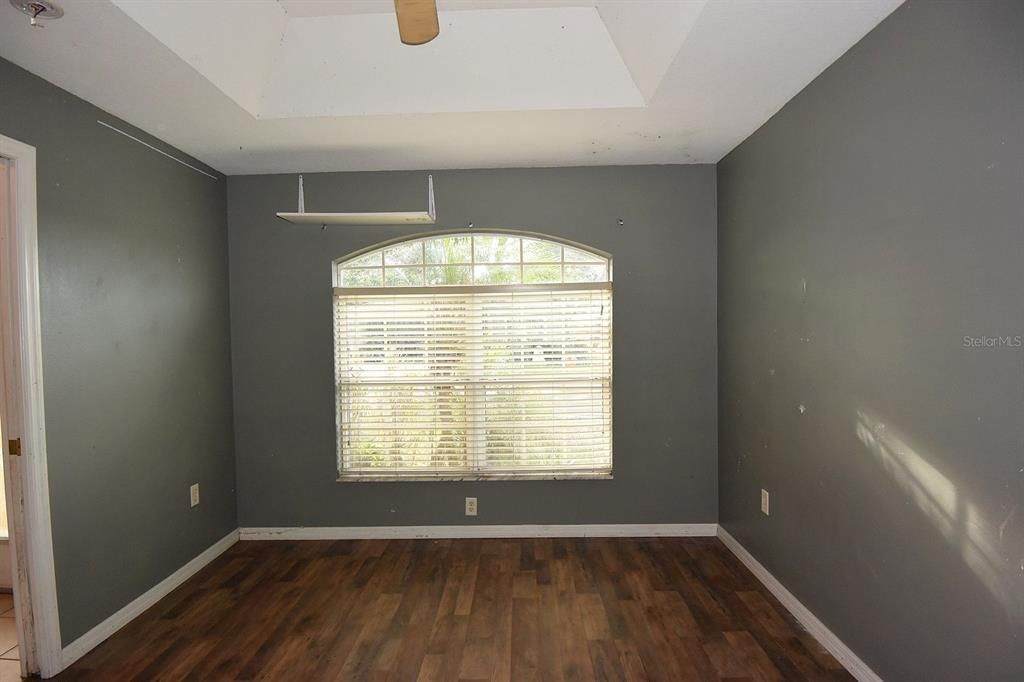 For Sale: $226,000 (4 beds, 2 baths, 1494 Square Feet)