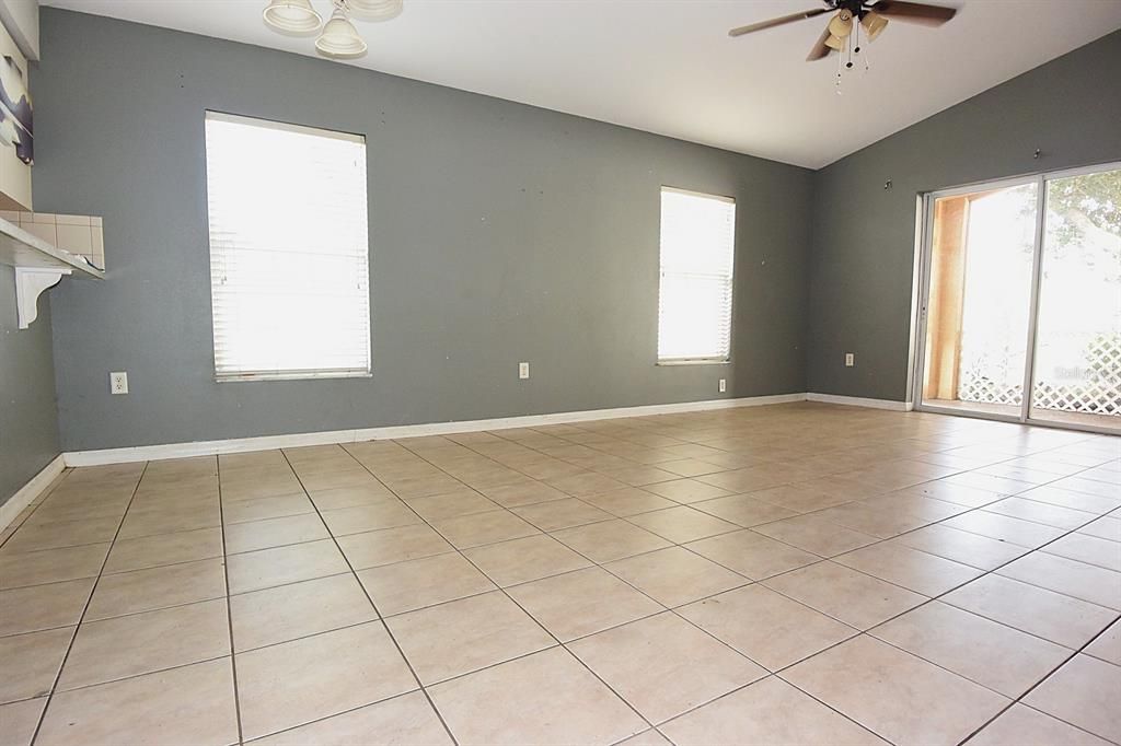 For Sale: $226,000 (4 beds, 2 baths, 1494 Square Feet)