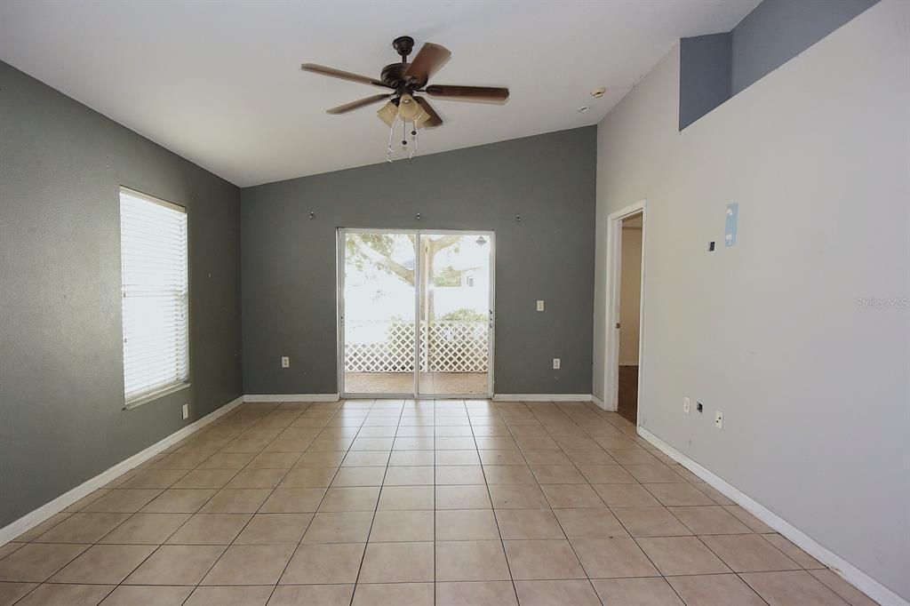 For Sale: $226,000 (4 beds, 2 baths, 1494 Square Feet)