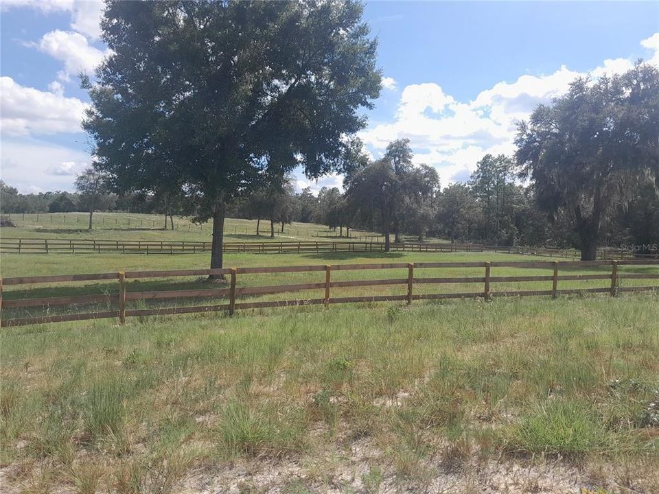 For Sale: $425,000 (3 beds, 3 baths, 840 Square Feet)