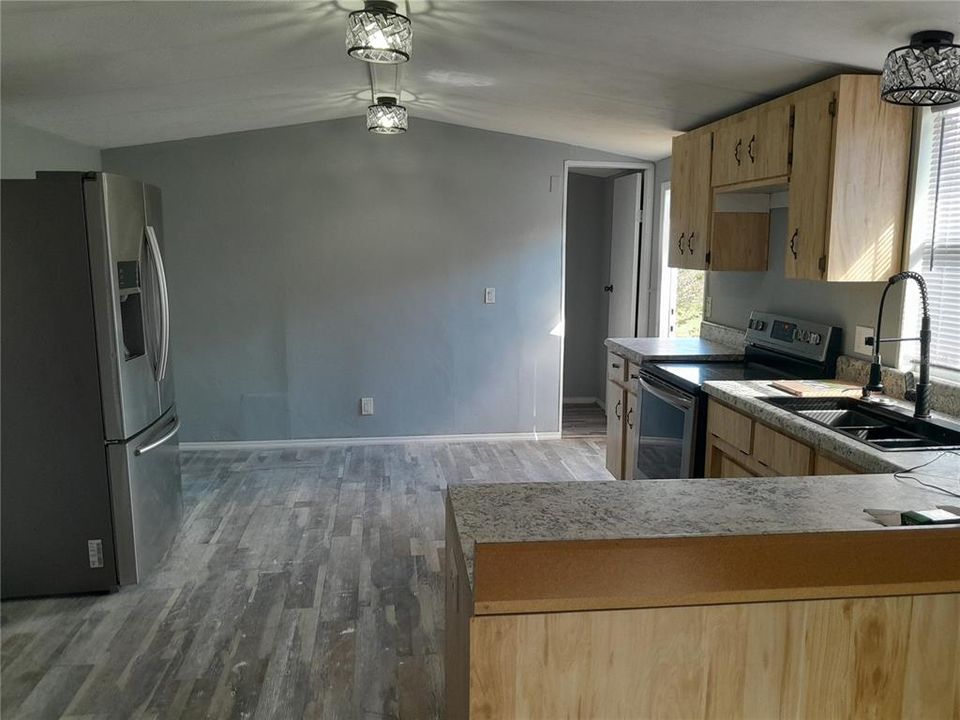 For Sale: $425,000 (3 beds, 3 baths, 840 Square Feet)