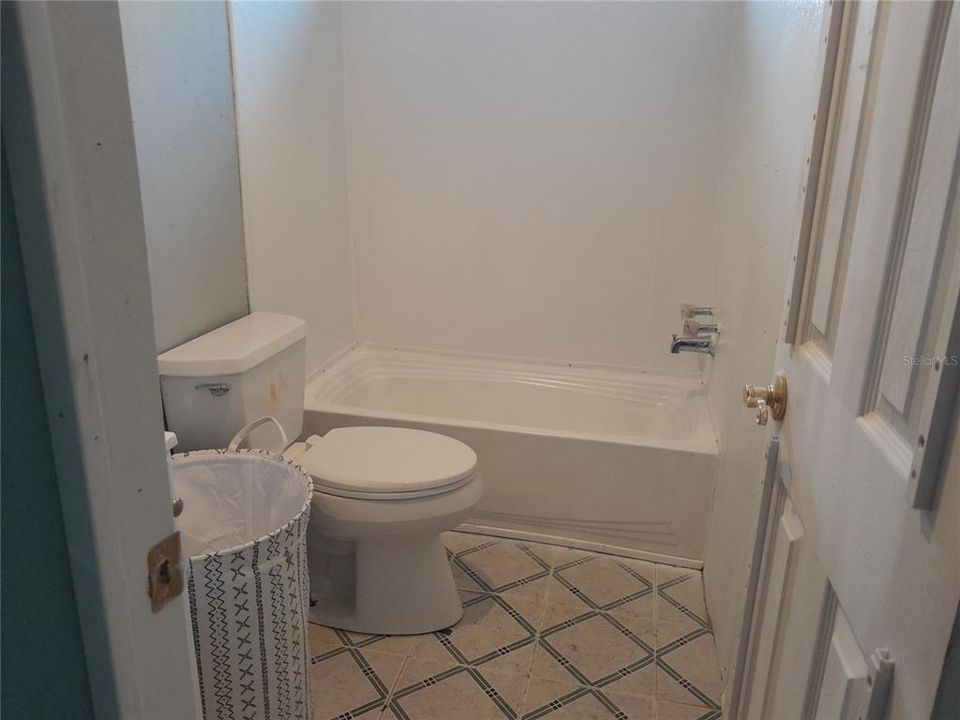 For Sale: $425,000 (3 beds, 3 baths, 840 Square Feet)