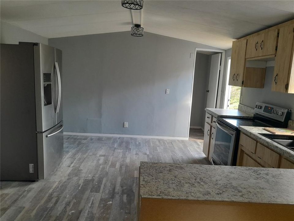 For Sale: $425,000 (3 beds, 3 baths, 840 Square Feet)