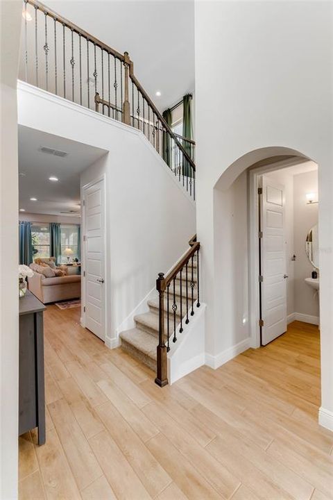 出租: $5,500 (5 贝兹, 3 浴室, 3910 平方英尺)