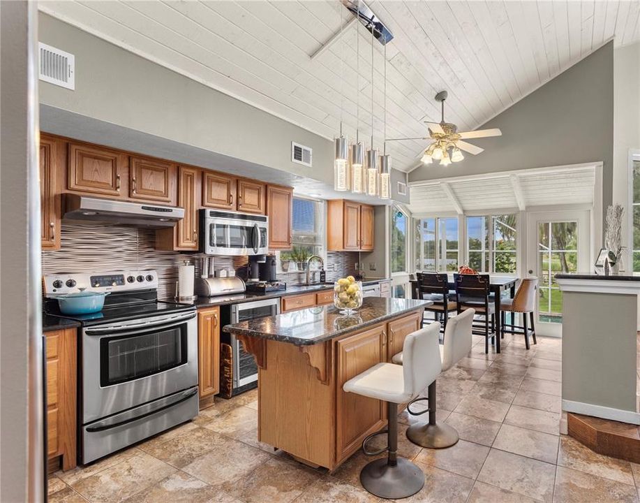 На продажу: $999,000 (5 спален, 3 ванн, 3453 Квадратных фут)