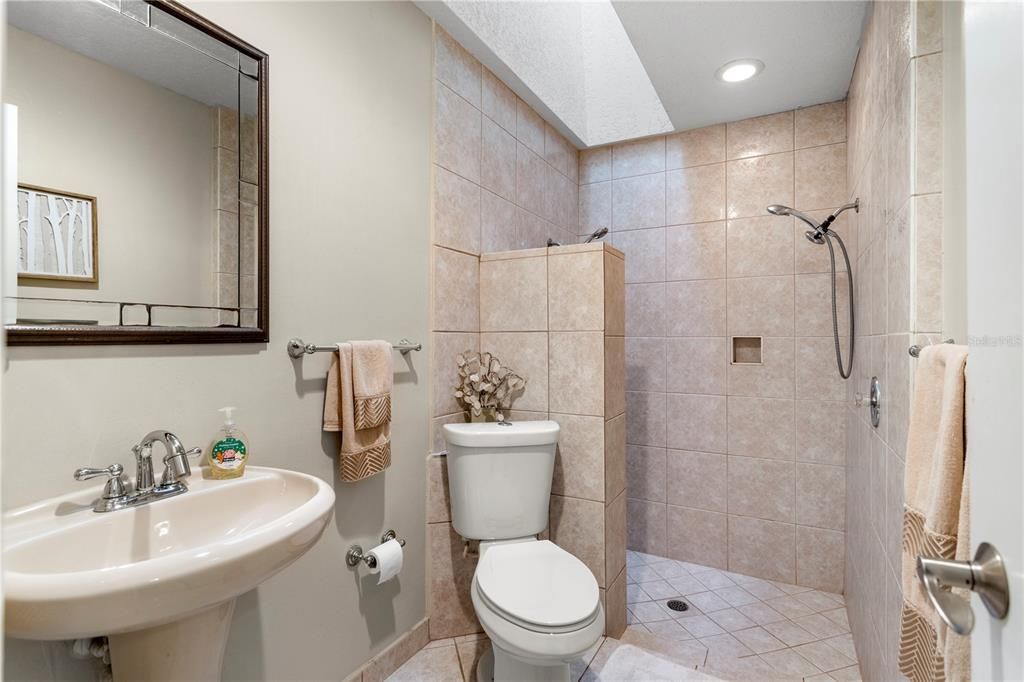 На продажу: $999,000 (5 спален, 3 ванн, 3453 Квадратных фут)