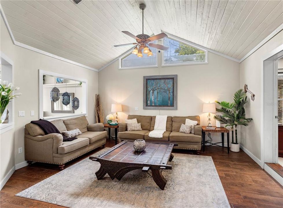 На продажу: $999,000 (5 спален, 3 ванн, 3453 Квадратных фут)