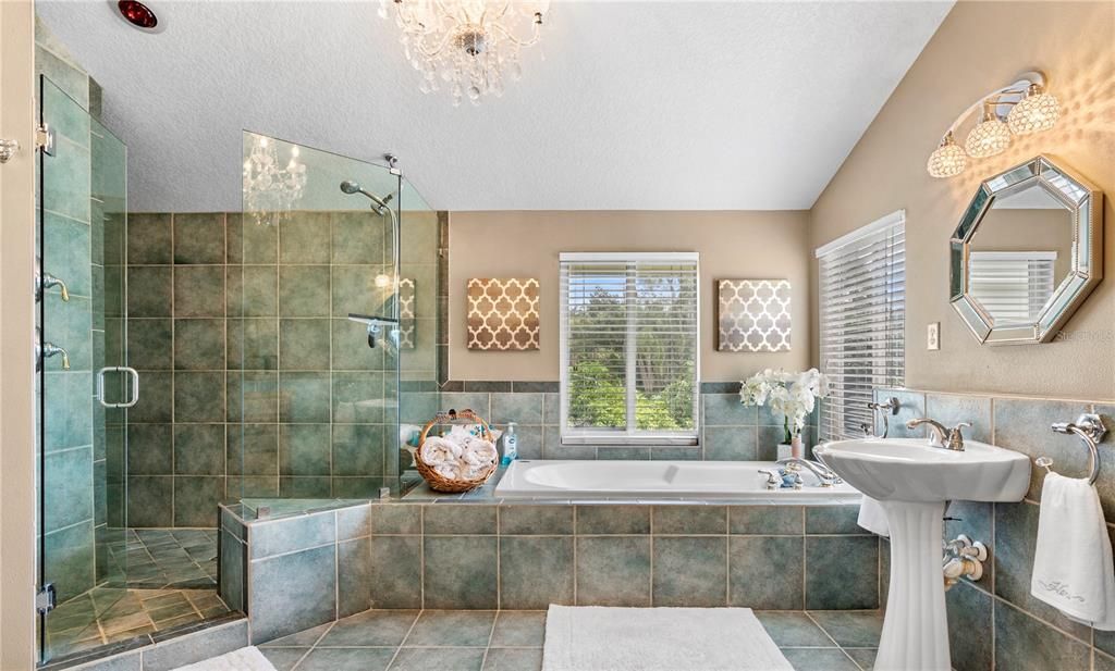 На продажу: $999,000 (5 спален, 3 ванн, 3453 Квадратных фут)