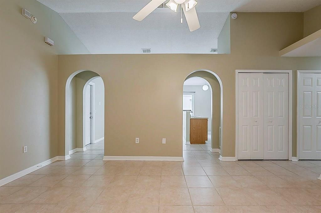 En Venta: $309,900 (3 camas, 2 baños, 1176 Pies cuadrados)