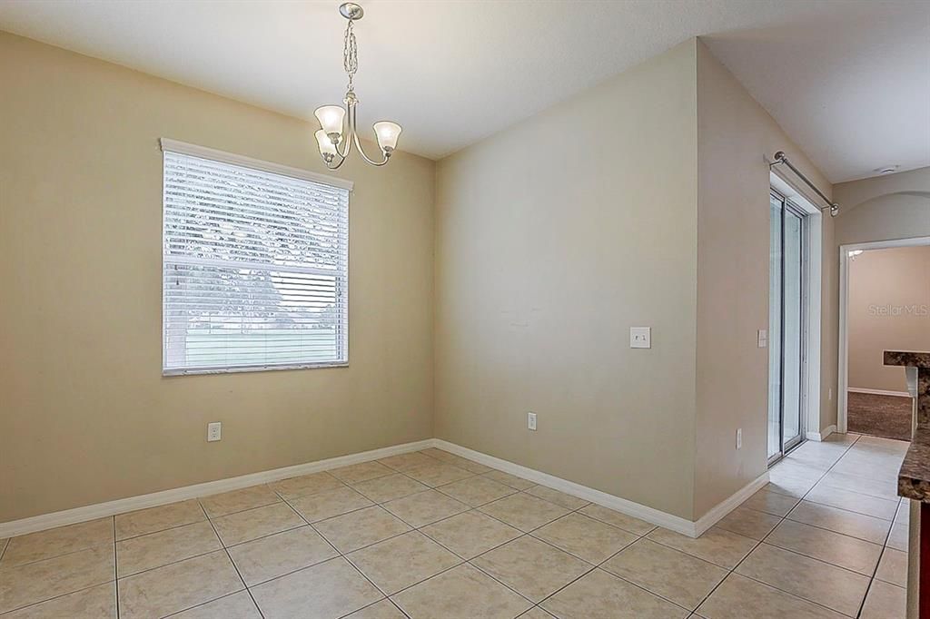 Под контрактом: $314,900 (3 спален, 2 ванн, 1686 Квадратных фут)