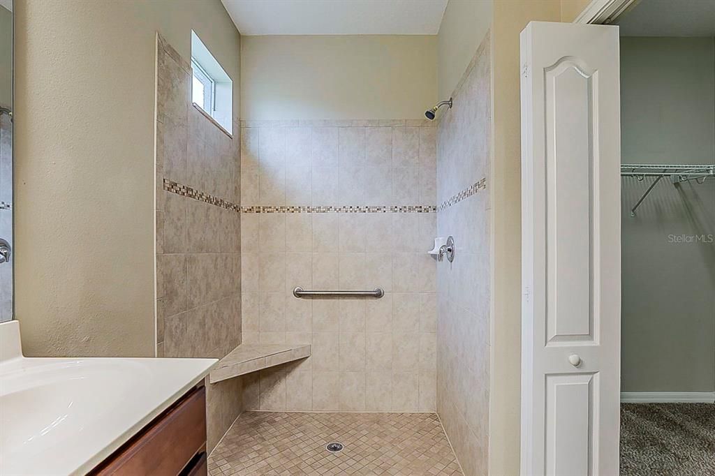 Под контрактом: $314,900 (3 спален, 2 ванн, 1686 Квадратных фут)