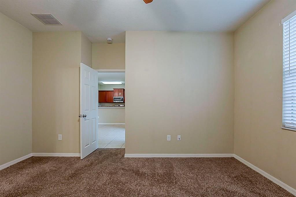 Под контрактом: $314,900 (3 спален, 2 ванн, 1686 Квадратных фут)