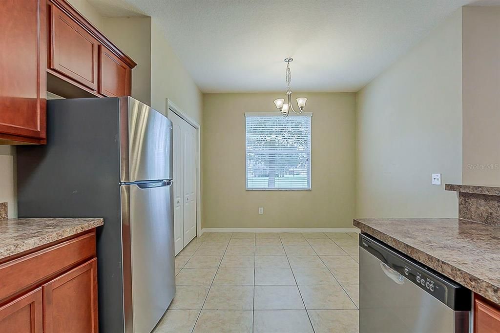 Под контрактом: $314,900 (3 спален, 2 ванн, 1686 Квадратных фут)