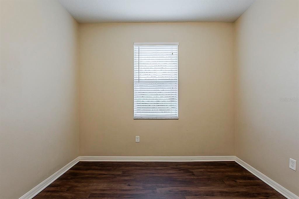 Под контрактом: $314,900 (3 спален, 2 ванн, 1686 Квадратных фут)