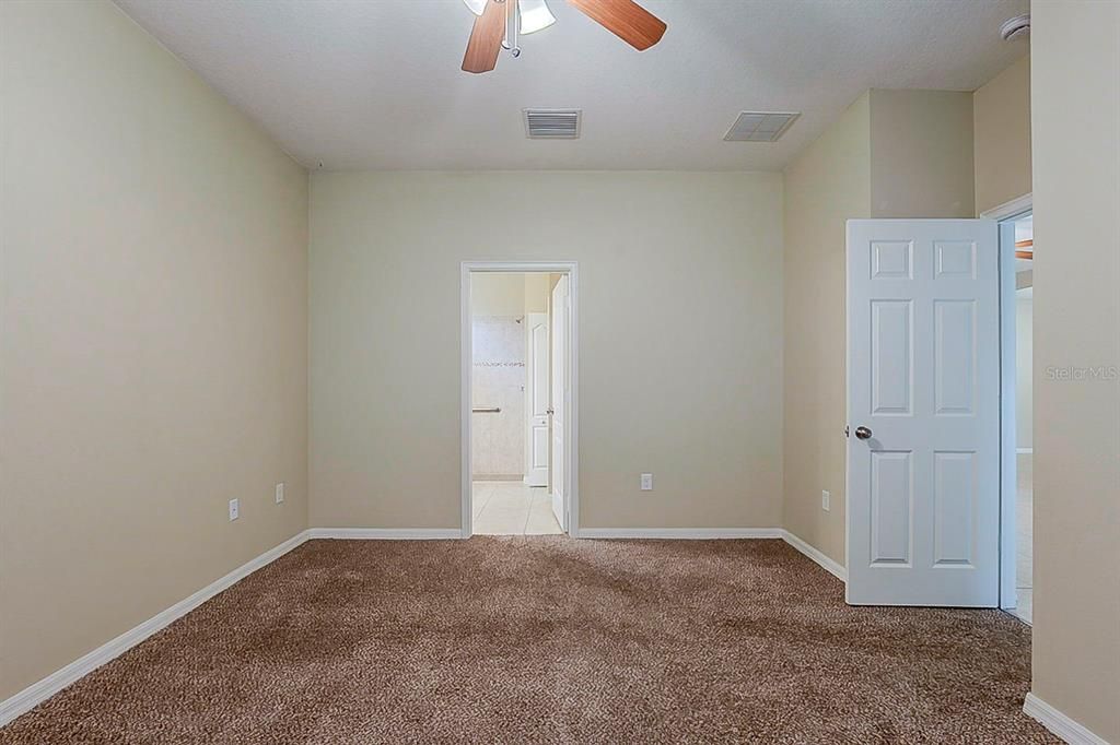 Под контрактом: $314,900 (3 спален, 2 ванн, 1686 Квадратных фут)