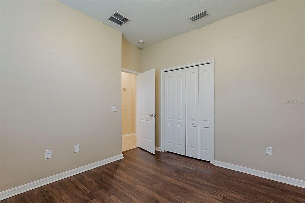 Под контрактом: $314,900 (3 спален, 2 ванн, 1686 Квадратных фут)