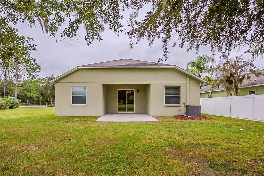 Под контрактом: $314,900 (3 спален, 2 ванн, 1686 Квадратных фут)