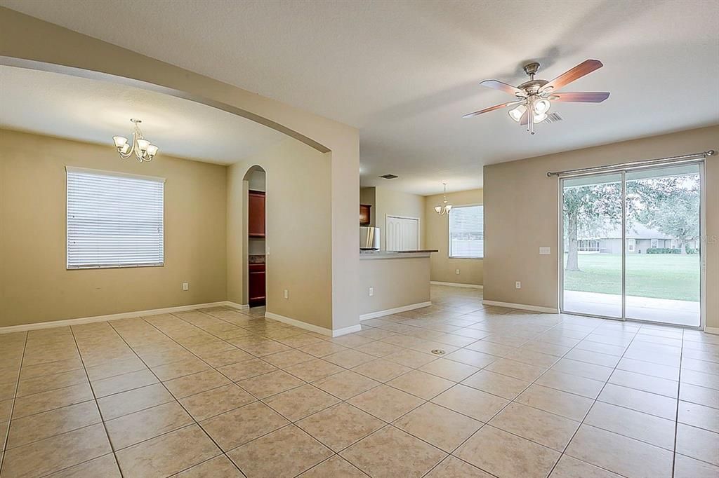 Под контрактом: $314,900 (3 спален, 2 ванн, 1686 Квадратных фут)