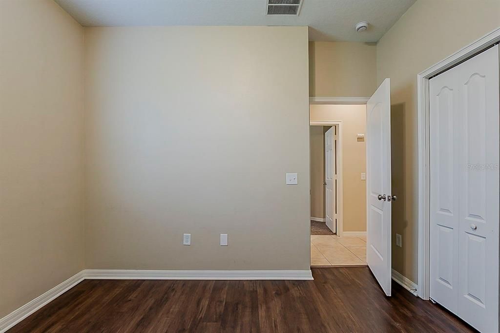 Под контрактом: $314,900 (3 спален, 2 ванн, 1686 Квадратных фут)