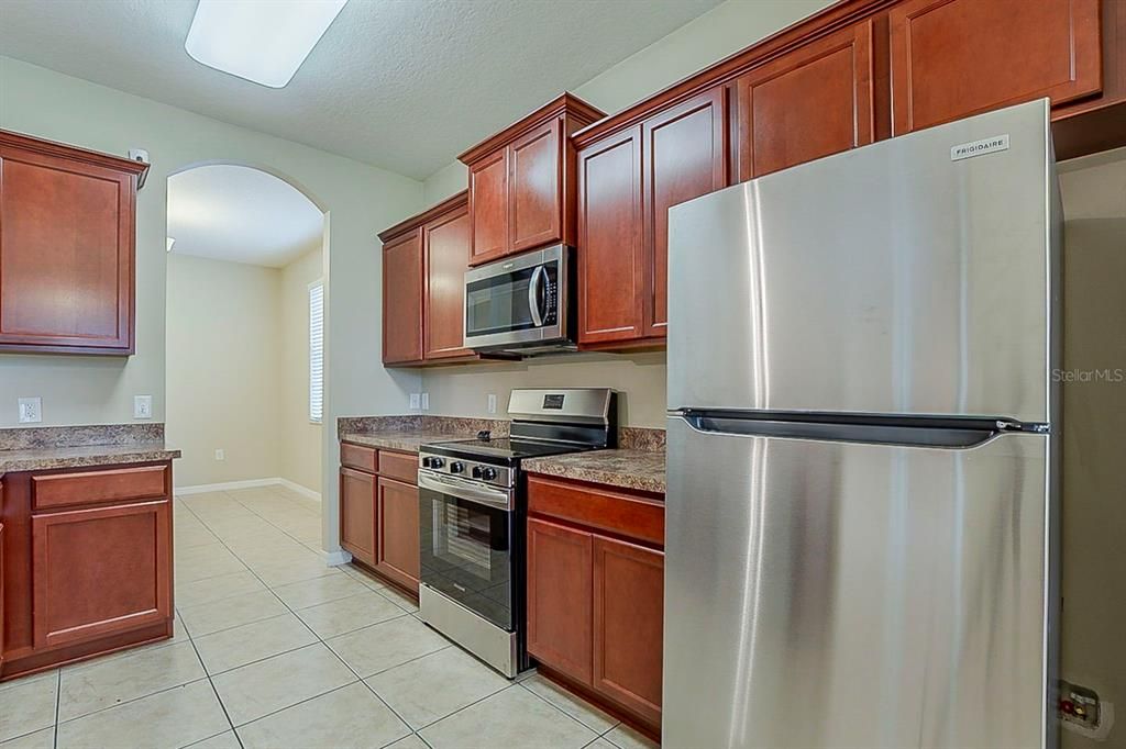 Под контрактом: $314,900 (3 спален, 2 ванн, 1686 Квадратных фут)