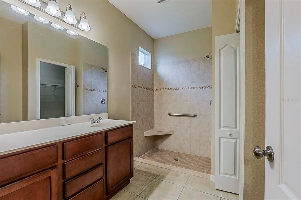 Под контрактом: $314,900 (3 спален, 2 ванн, 1686 Квадратных фут)