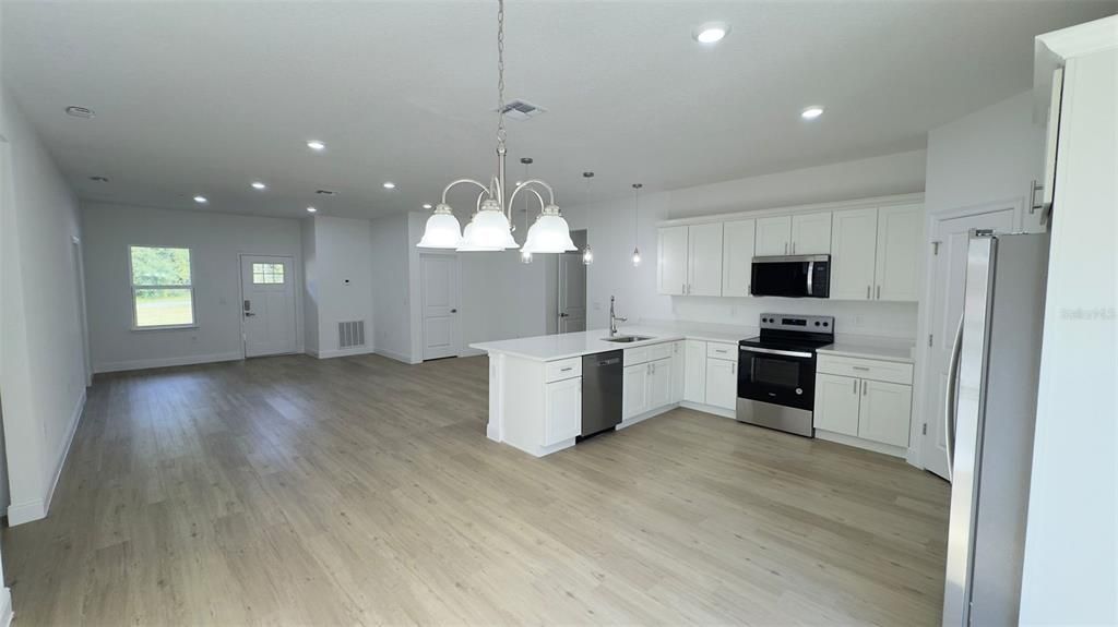 En Venta: $315,000 (4 camas, 2 baños, 1833 Pies cuadrados)