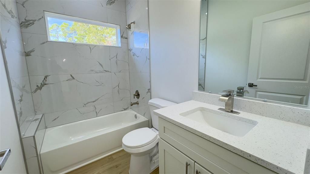 En Venta: $315,000 (4 camas, 2 baños, 1833 Pies cuadrados)