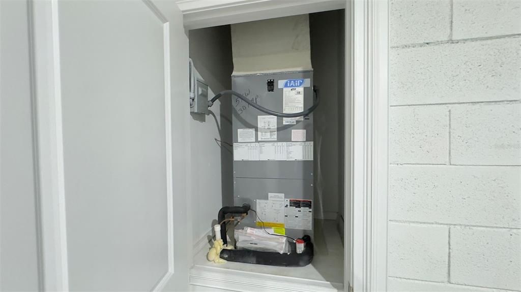 En Venta: $315,000 (4 camas, 2 baños, 1833 Pies cuadrados)