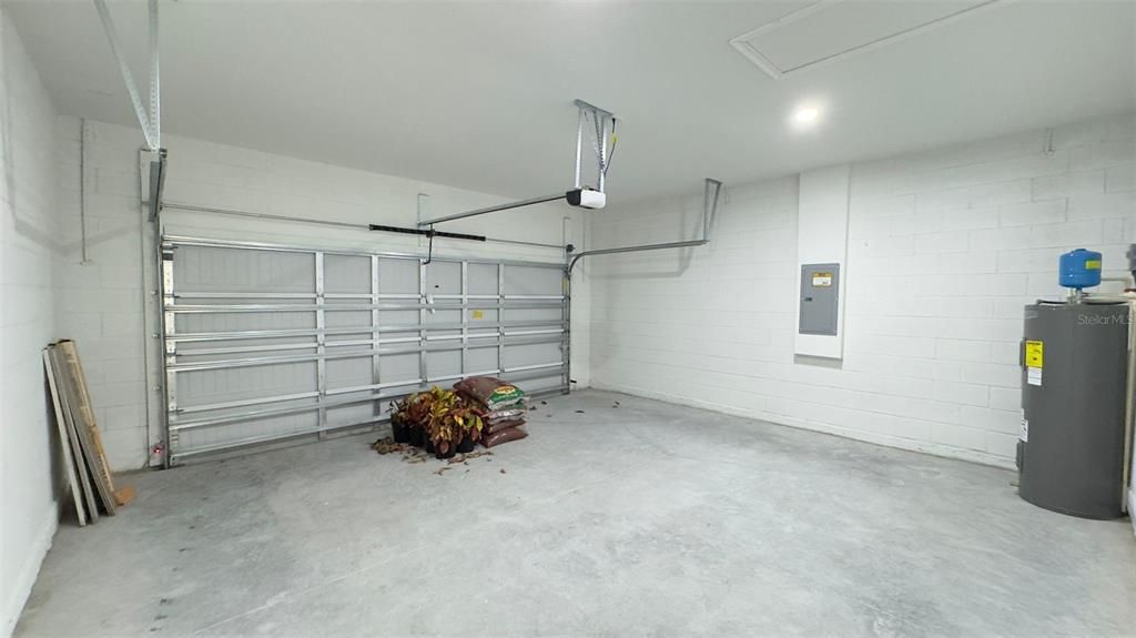 En Venta: $315,000 (4 camas, 2 baños, 1833 Pies cuadrados)