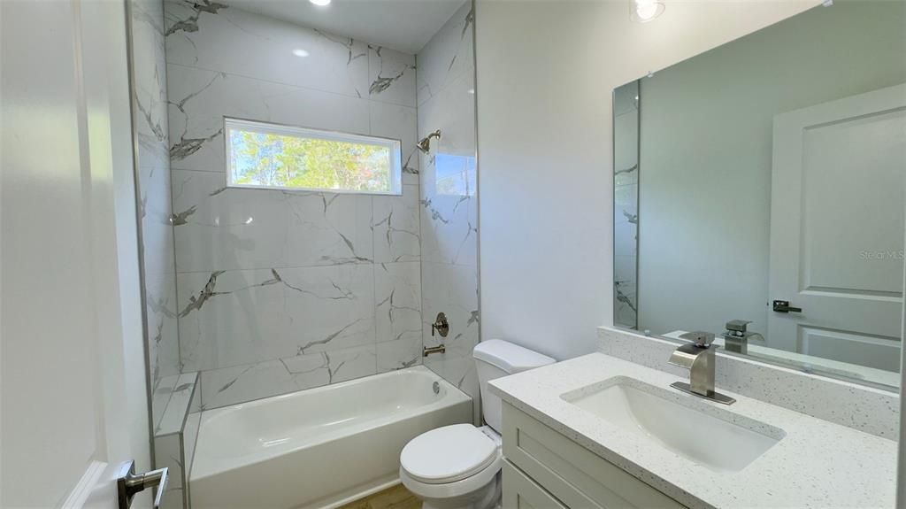 En Venta: $315,000 (4 camas, 2 baños, 1833 Pies cuadrados)