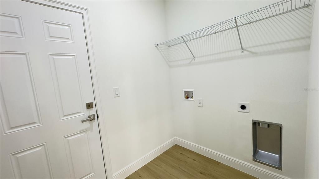 En Venta: $315,000 (4 camas, 2 baños, 1833 Pies cuadrados)