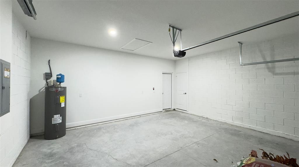 En Venta: $315,000 (4 camas, 2 baños, 1833 Pies cuadrados)