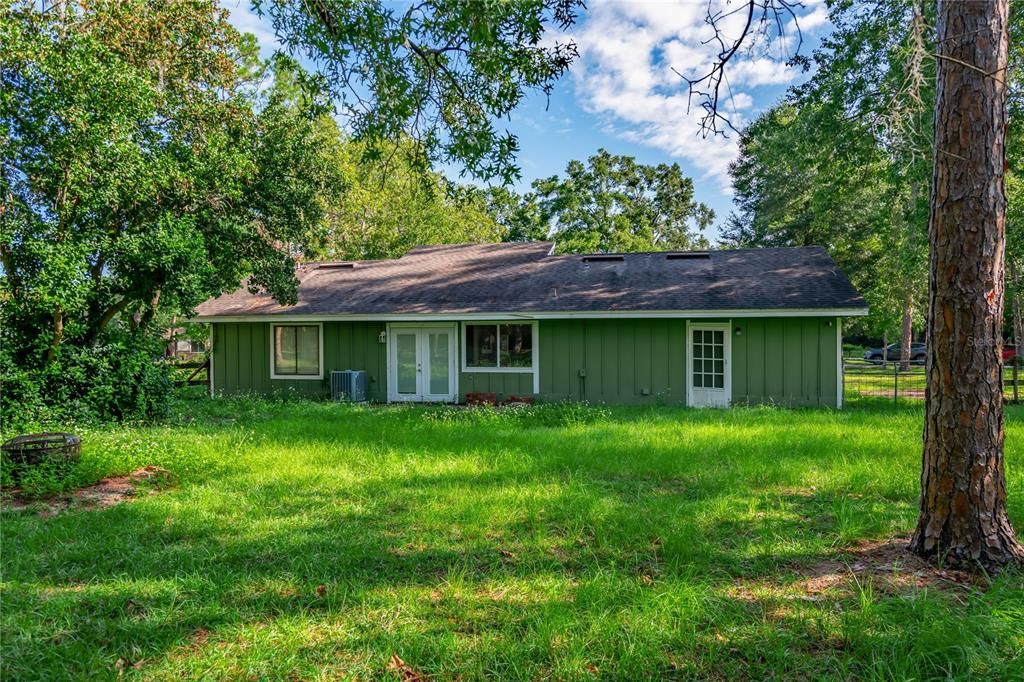 For Sale: $270,000 (3 beds, 2 baths, 1092 Square Feet)