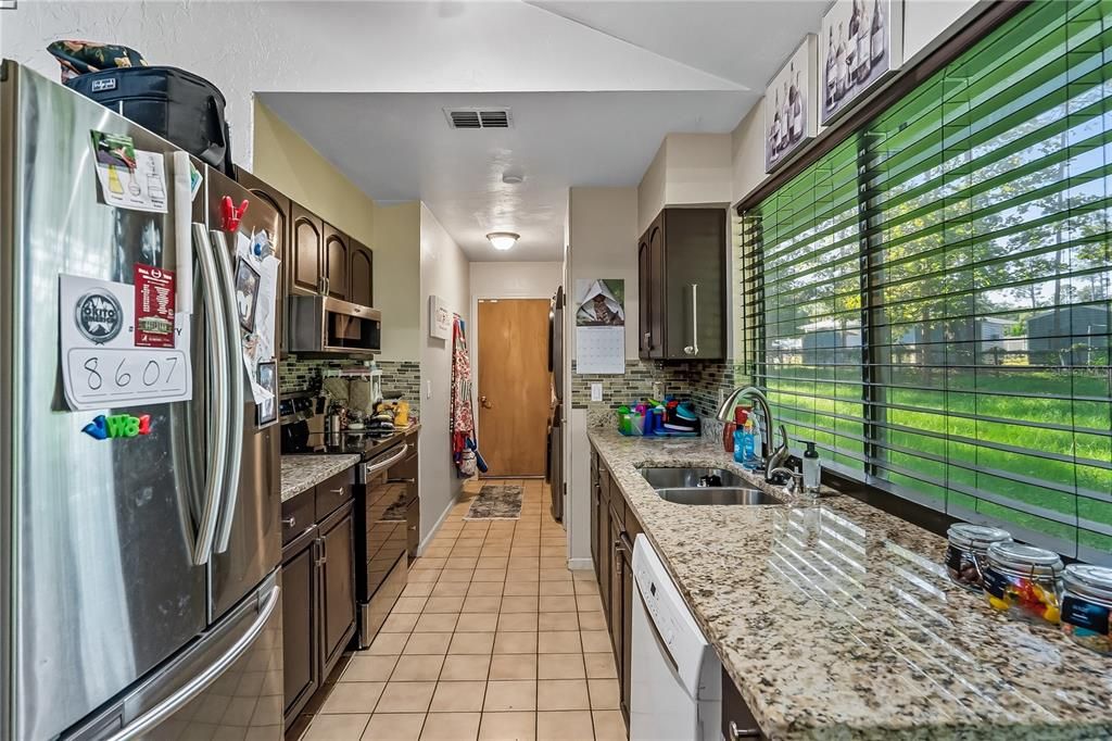 For Sale: $270,000 (3 beds, 2 baths, 1092 Square Feet)