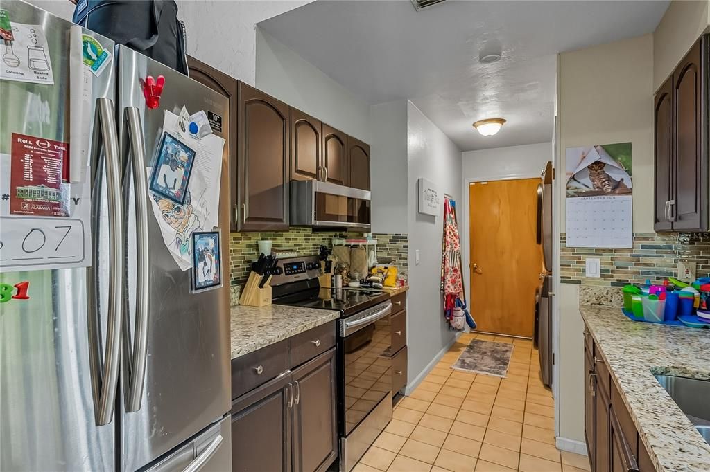 For Sale: $270,000 (3 beds, 2 baths, 1092 Square Feet)