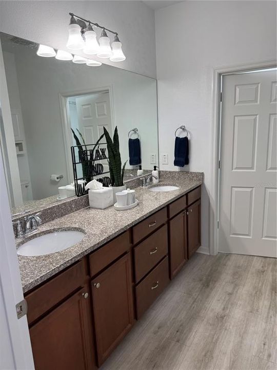 For Rent: $2,500 (2 beds, 2 baths, 1443 Square Feet)