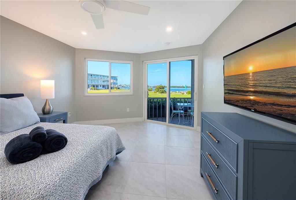 For Sale: $499,000 (1 beds, 1 baths, 641 Square Feet)