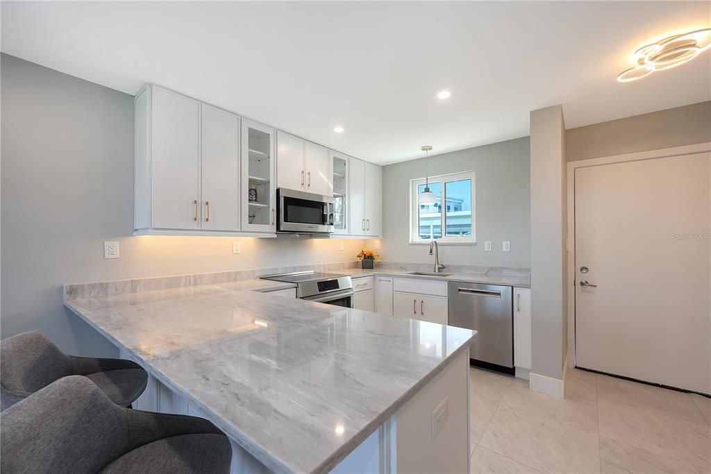 For Sale: $499,000 (1 beds, 1 baths, 641 Square Feet)