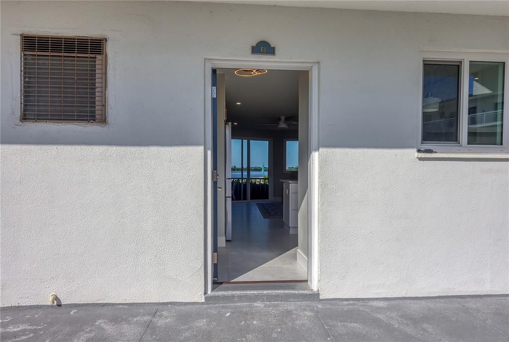 For Sale: $499,000 (1 beds, 1 baths, 641 Square Feet)