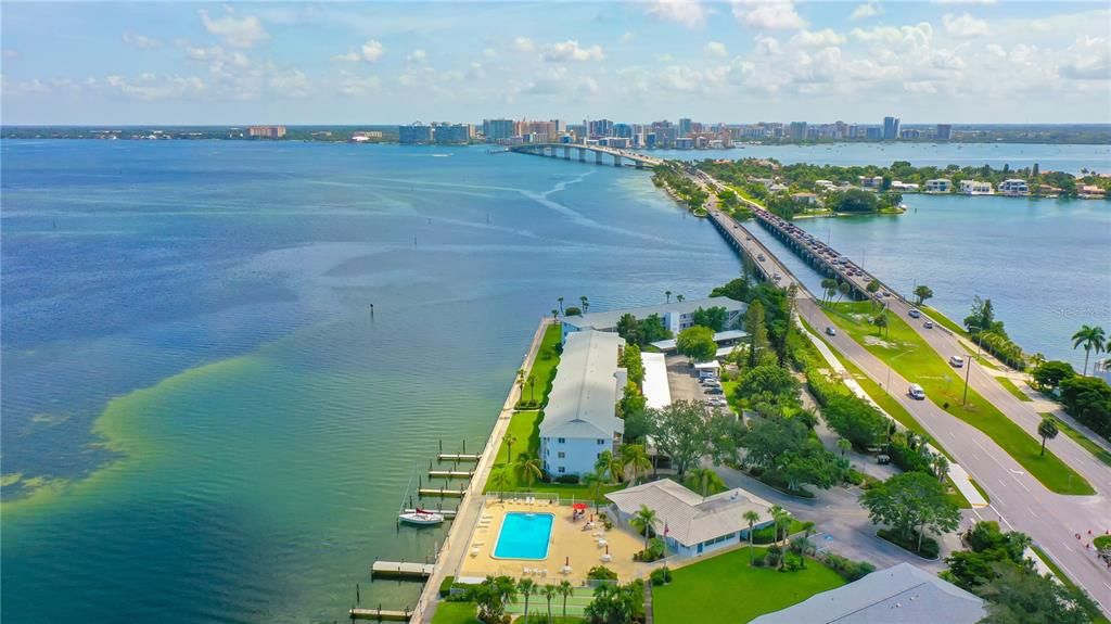 For Sale: $499,000 (1 beds, 1 baths, 641 Square Feet)