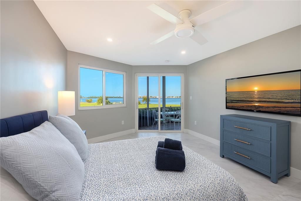 For Sale: $499,000 (1 beds, 1 baths, 641 Square Feet)